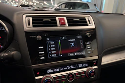 Valkoinen Subaru Outback 2016 kuva 26.