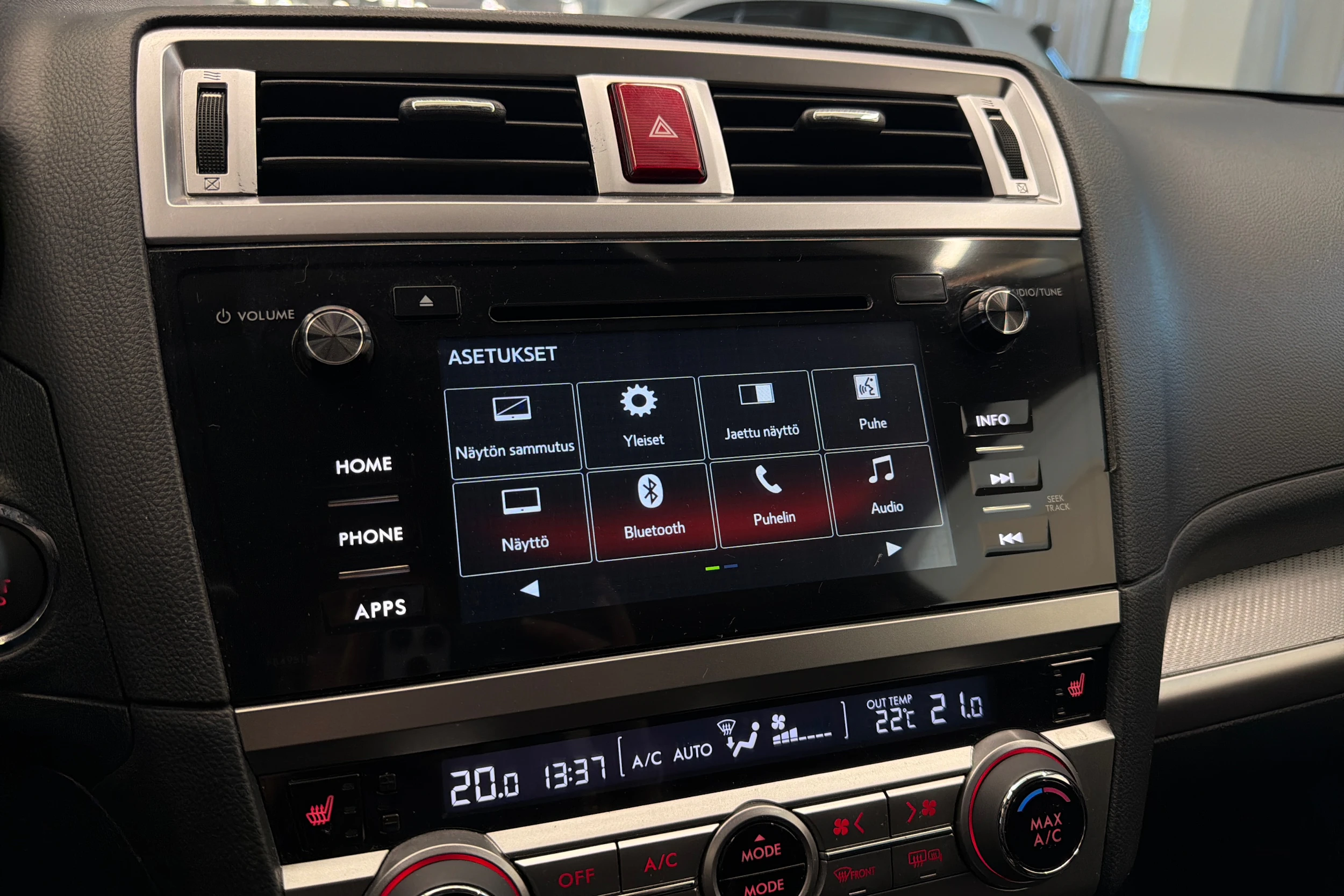 Valkoinen Subaru Outback 2016 kuva 28.