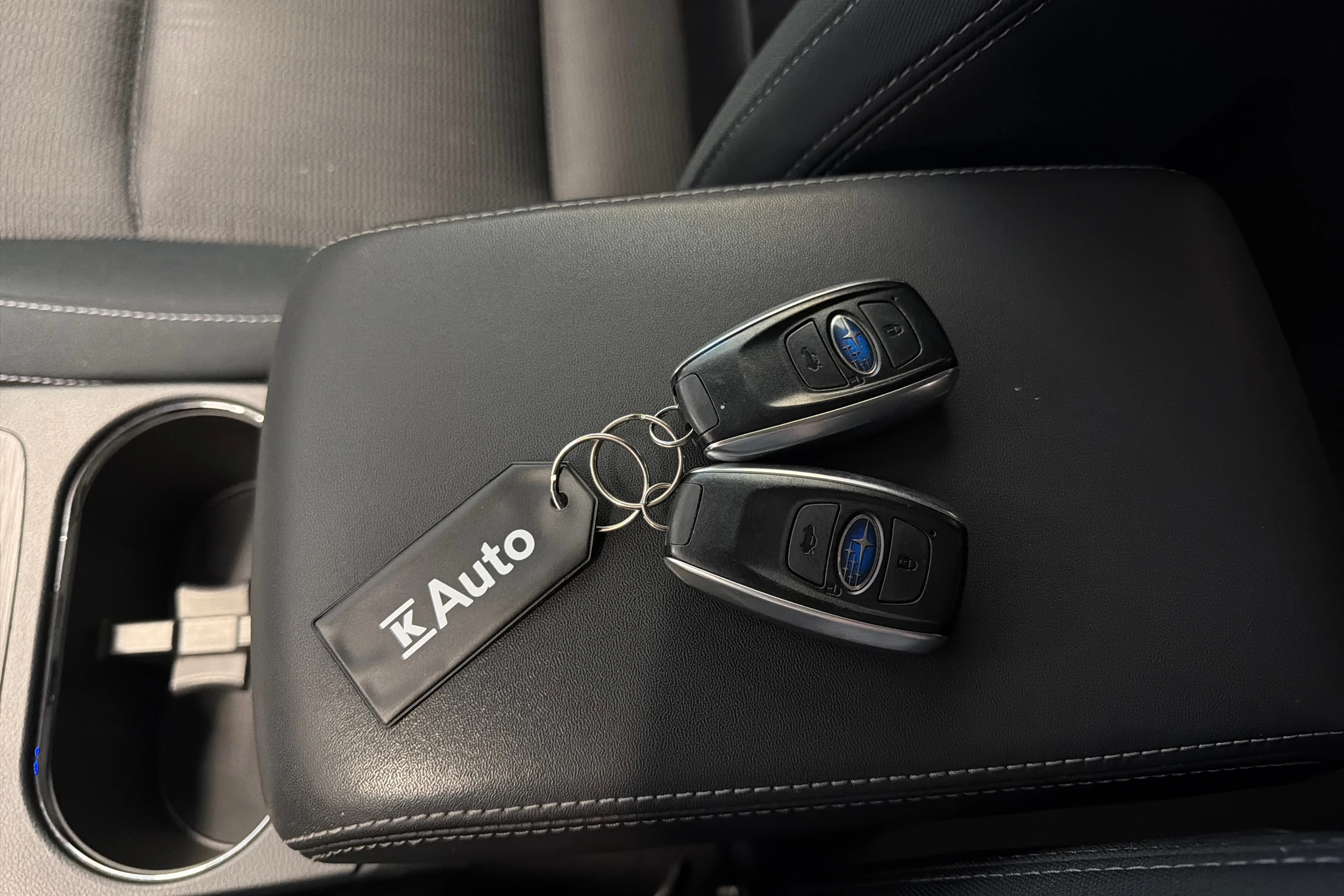 Valkoinen Subaru Outback 2016 kuva 30.