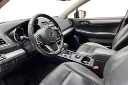 Punainen Subaru Outback 2018 kuva 7.