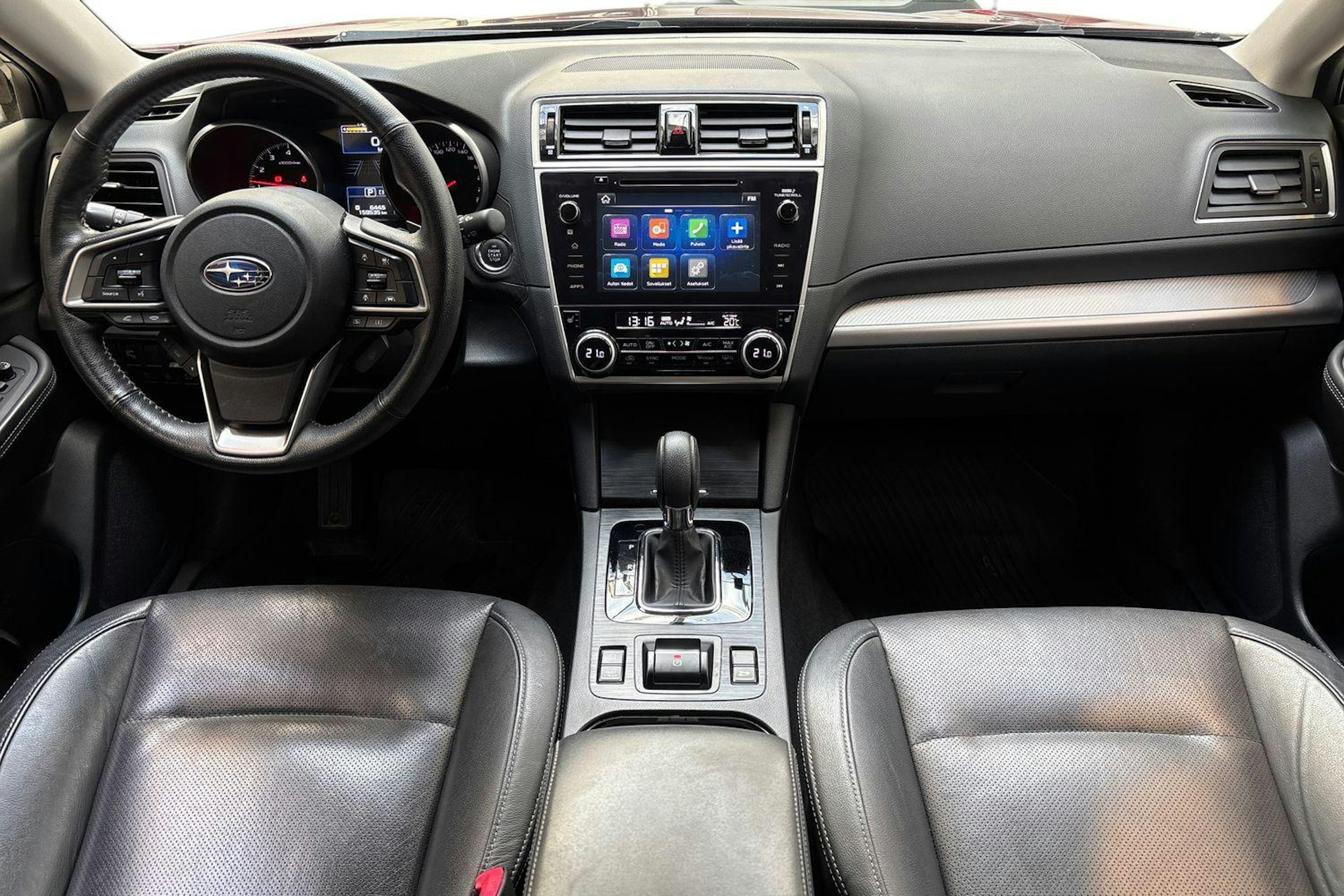 Punainen Subaru Outback 2018 kuva 9.