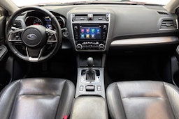 Punainen Subaru Outback 2018 kuva 9.