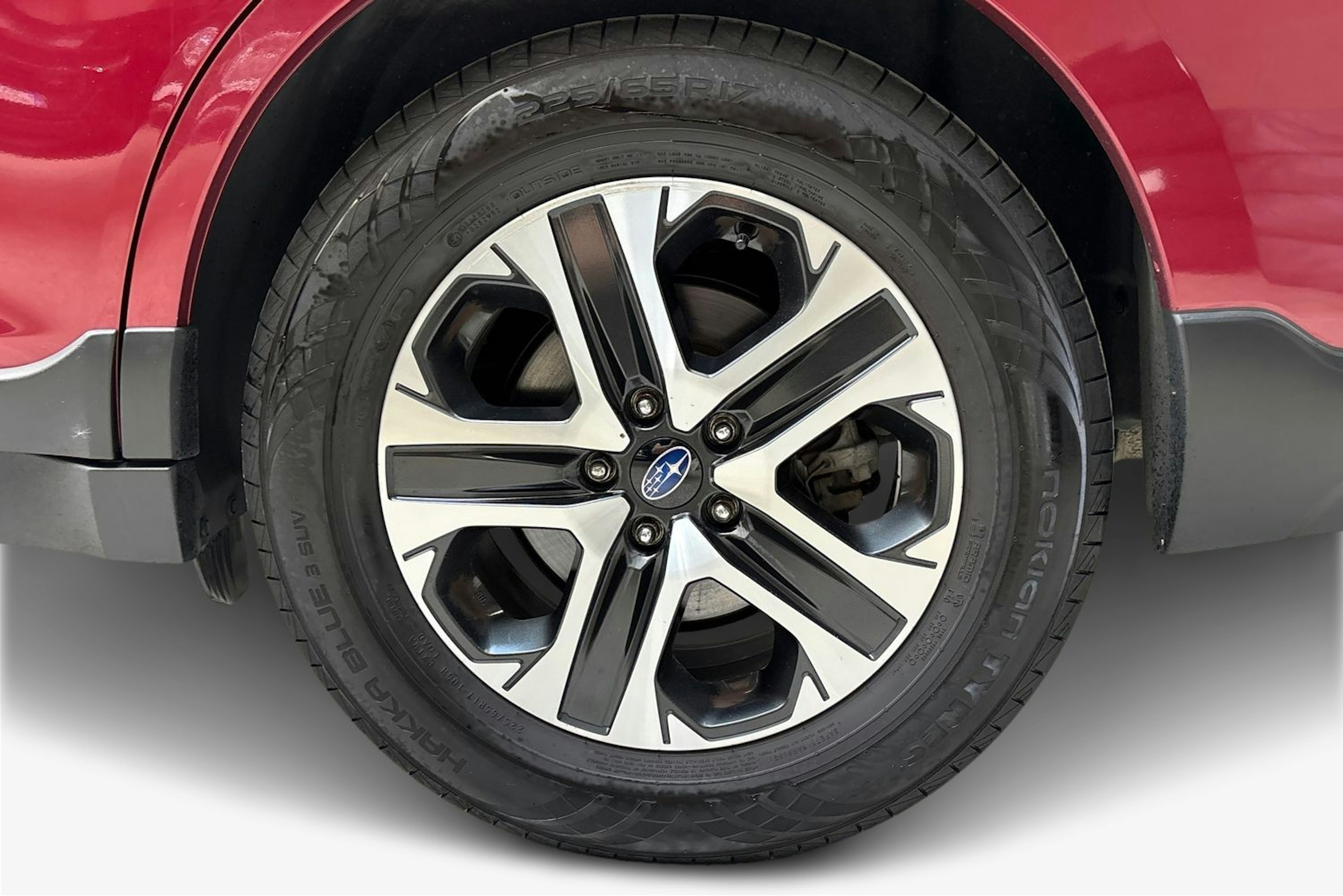 Punainen Subaru Outback 2018 kuva 11.