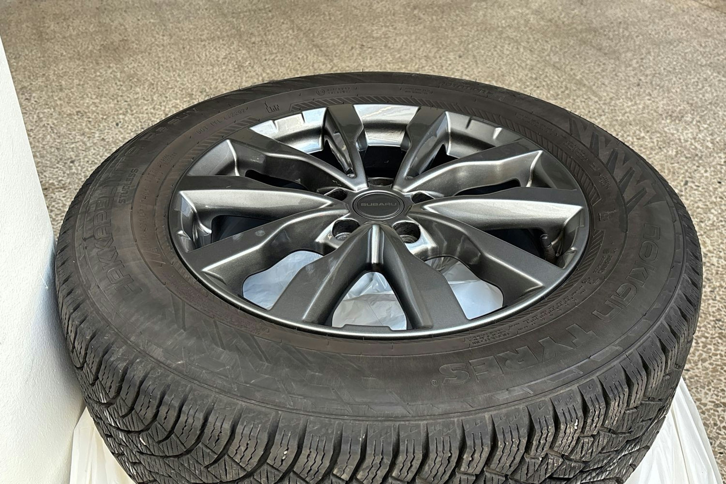 Punainen Subaru Outback 2018 kuva 15.