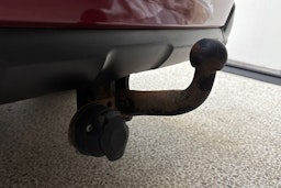 Punainen Subaru Outback 2018 kuva 16.
