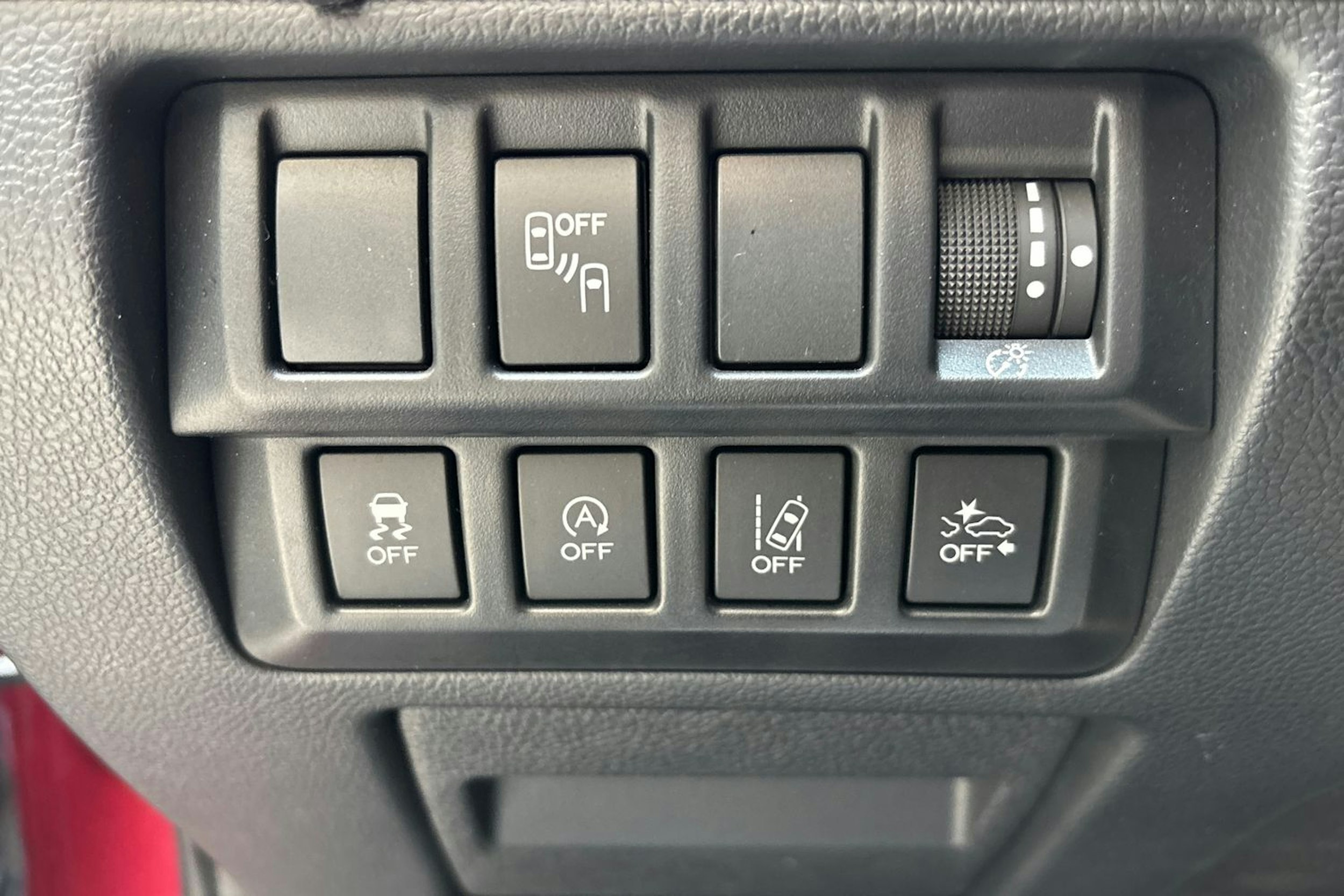 Punainen Subaru Outback 2018 kuva 17.