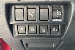 Punainen Subaru Outback 2018 kuva 17.