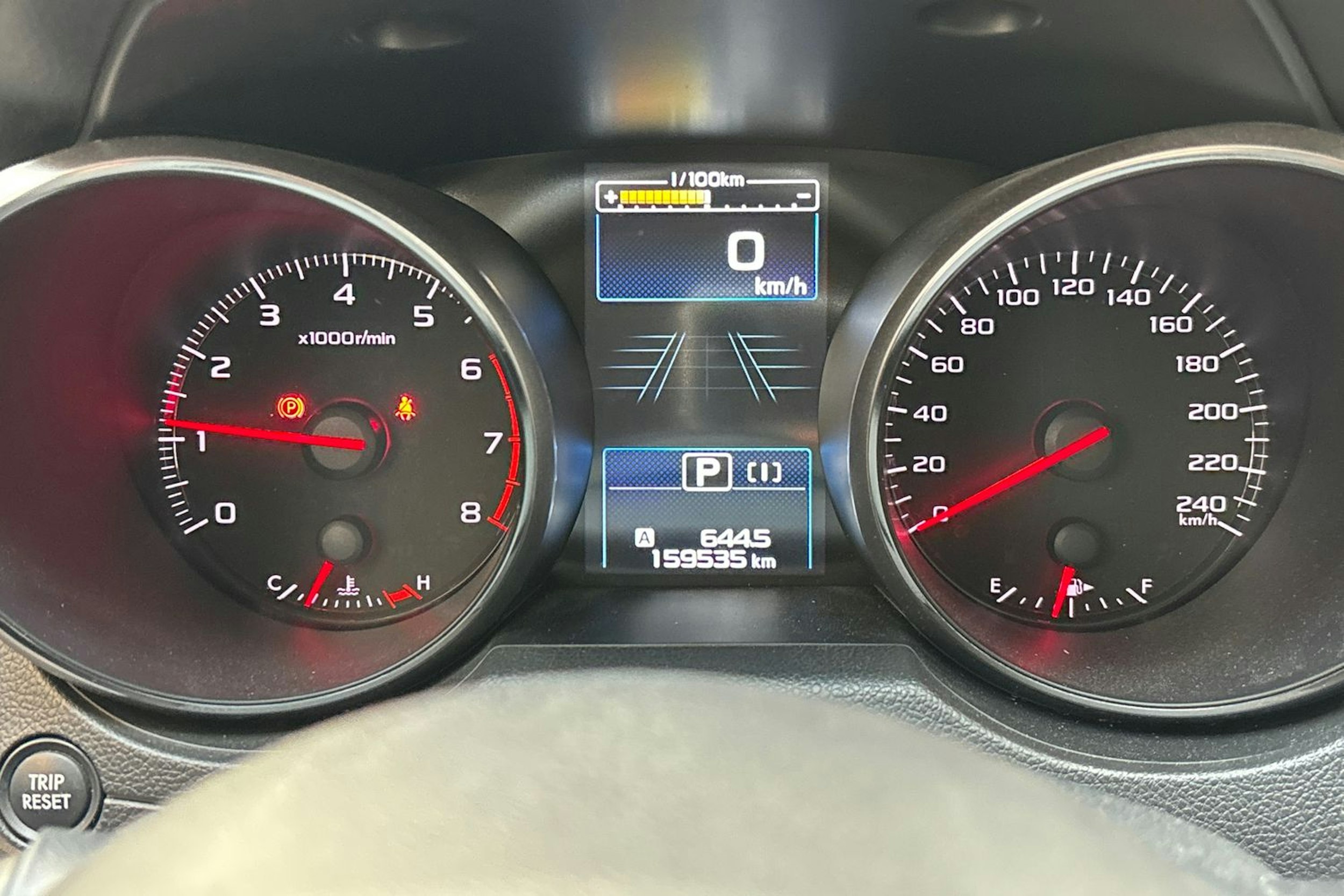 Punainen Subaru Outback 2018 kuva 19.