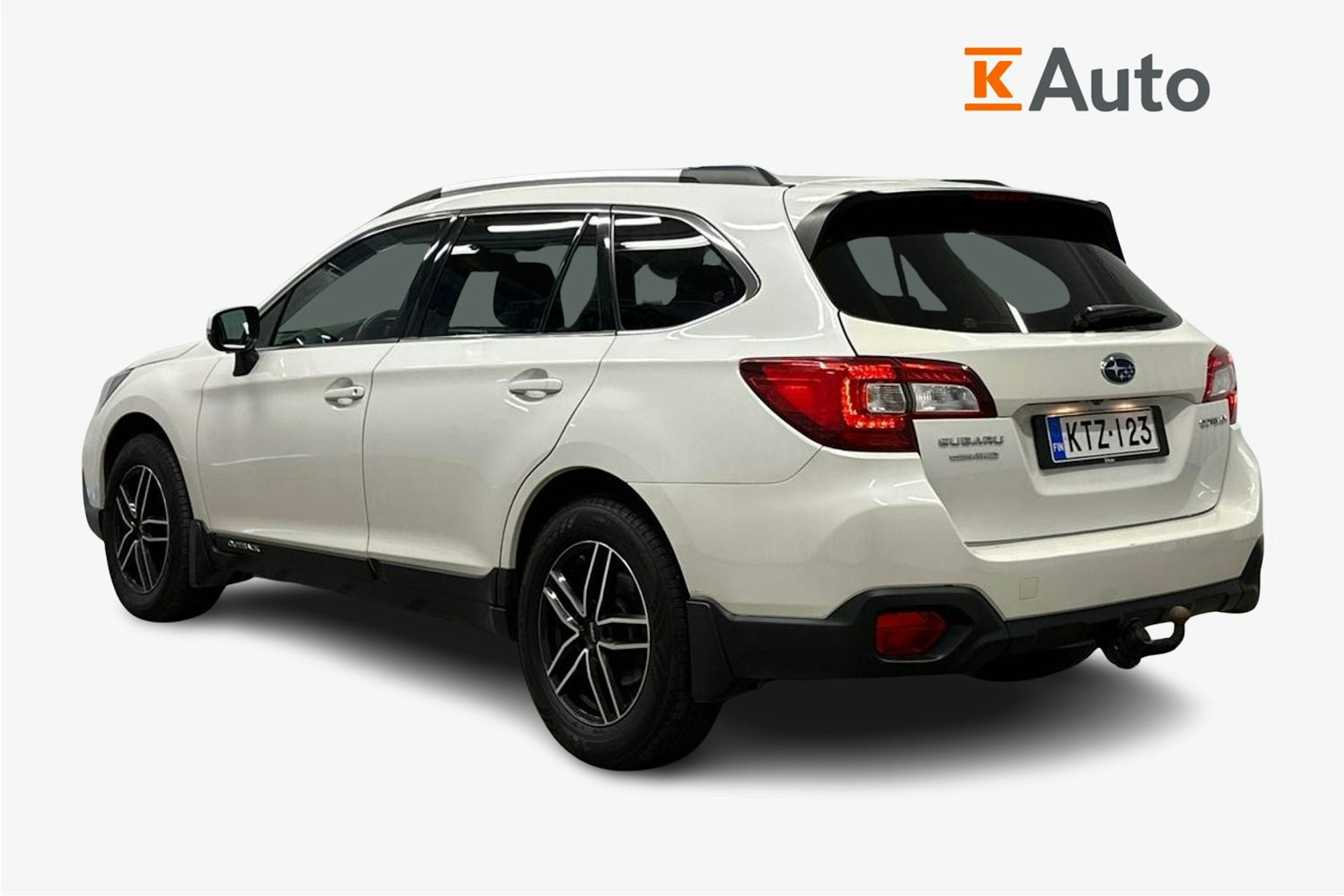 valkoinen Subaru Outback 2020 kuva 2.
