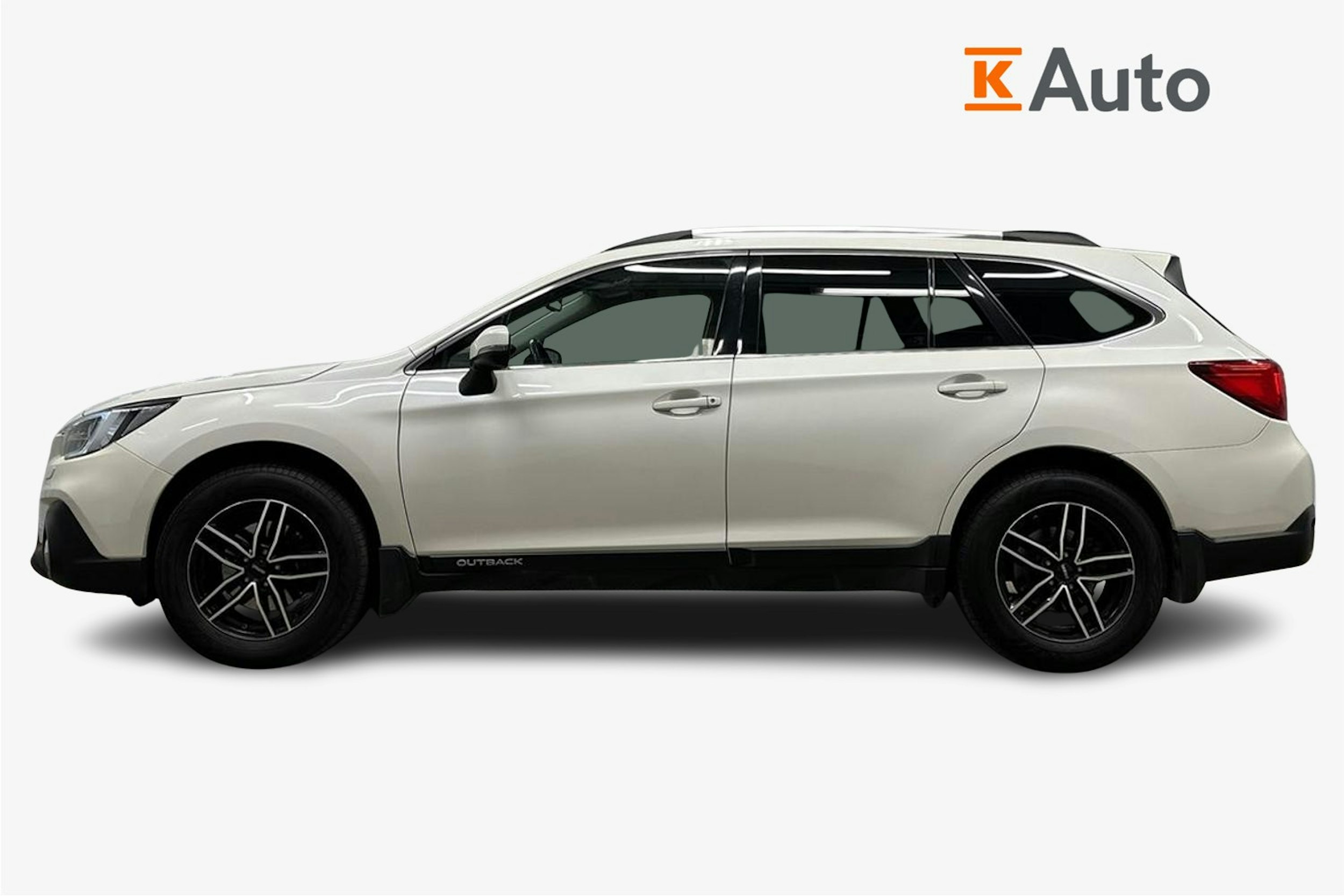 valkoinen Subaru Outback 2020 kuva 6.