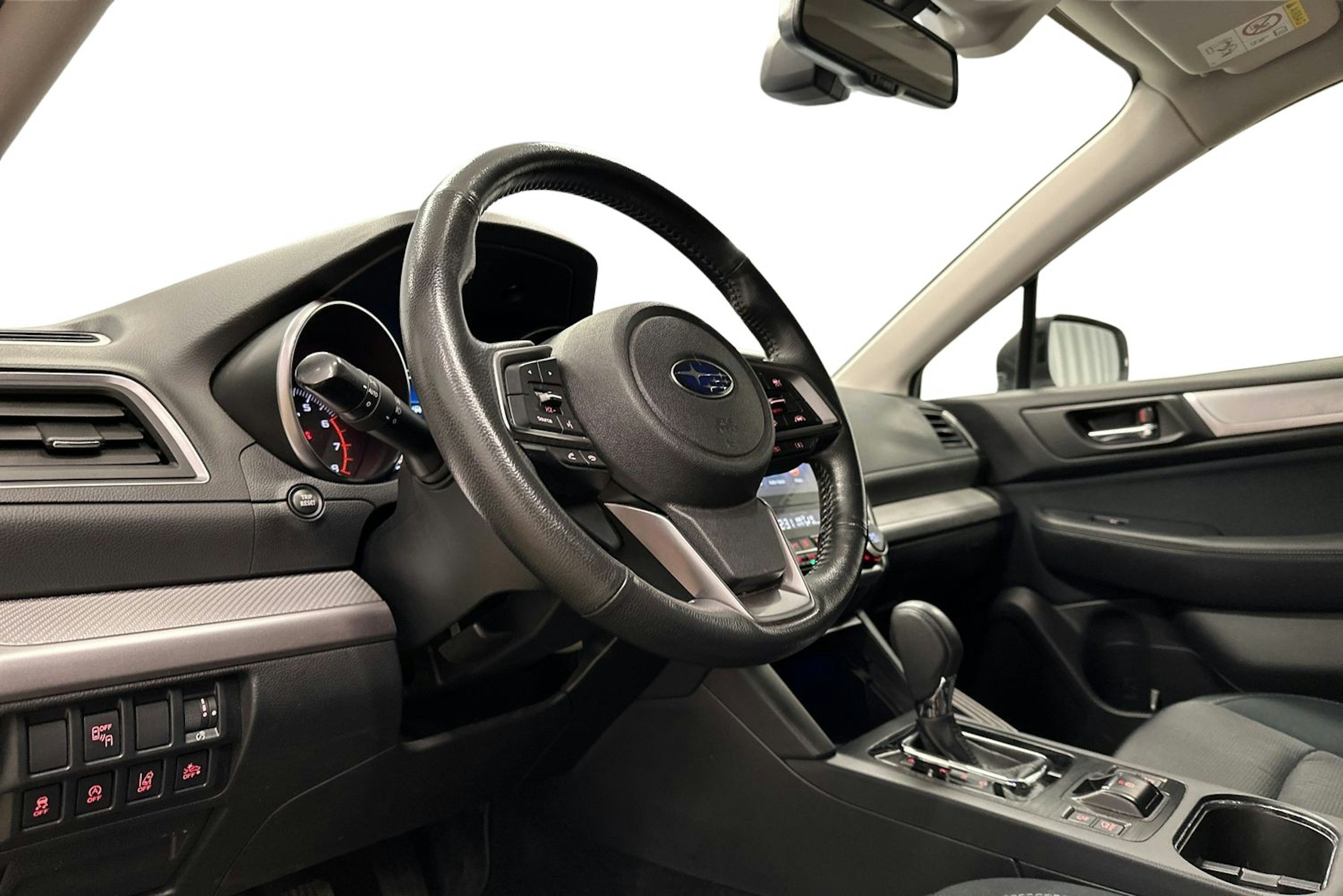 valkoinen Subaru Outback 2020 kuva 7.