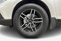 valkoinen Subaru Outback 2020 kuva 11.