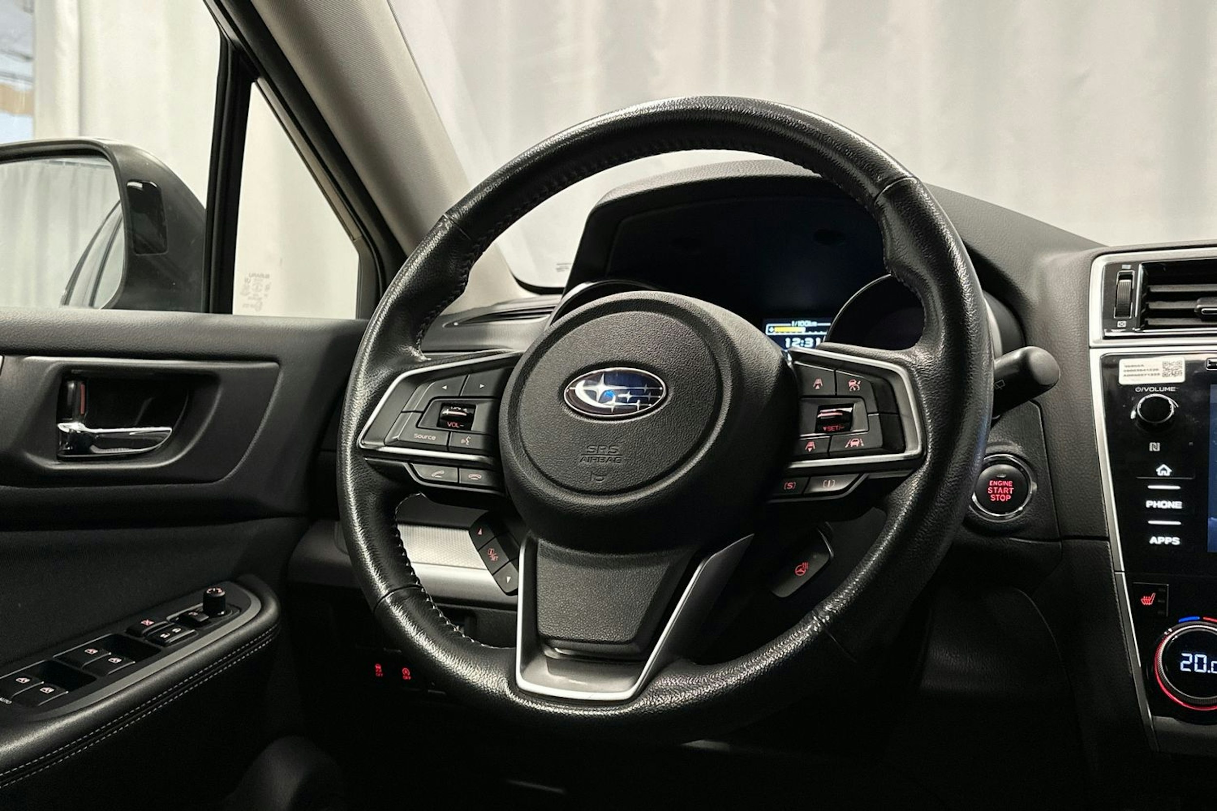 valkoinen Subaru Outback 2020 kuva 14.