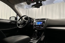 valkoinen Subaru Outback 2020 kuva 18.