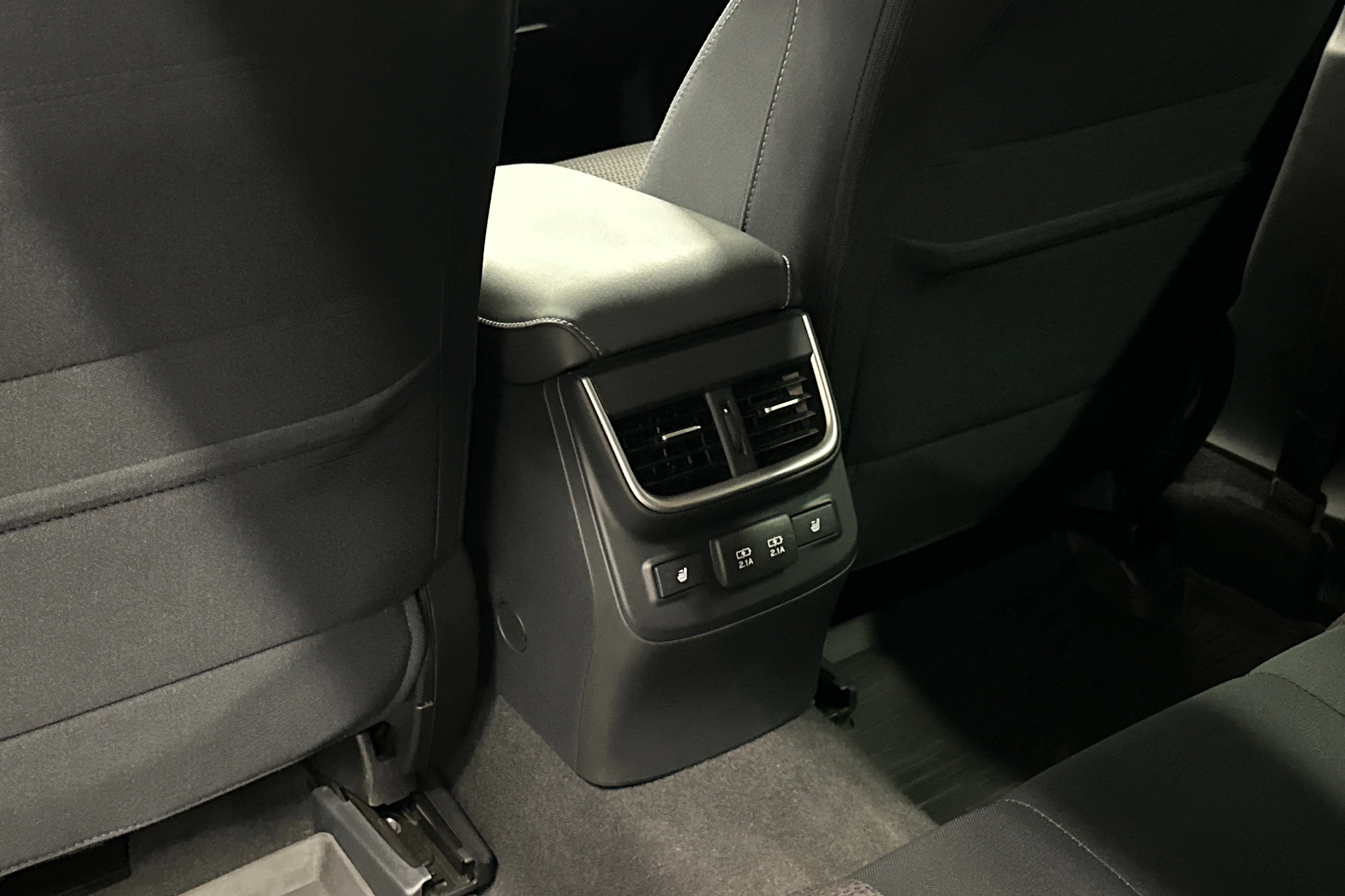 harmaa Subaru Outback 2021 kuva 31.