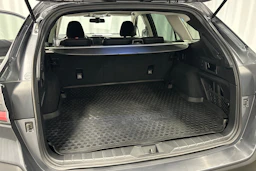 harmaa Subaru Outback 2021 kuva 32.