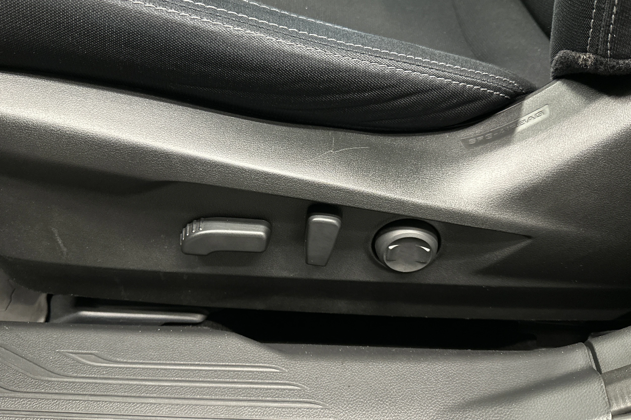 harmaa Subaru Outback 2021 kuva 34.