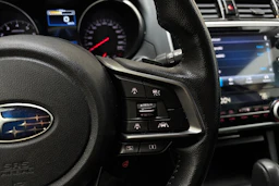 punainen Subaru Outback 2021 kuva 17.