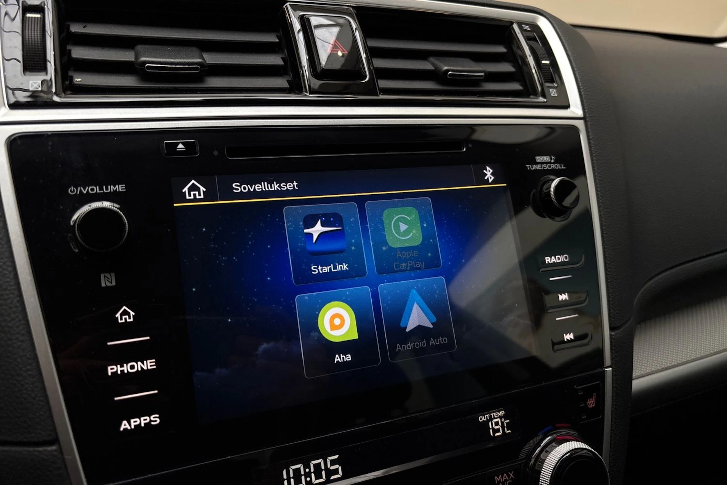 punainen Subaru Outback 2021 kuva 21.