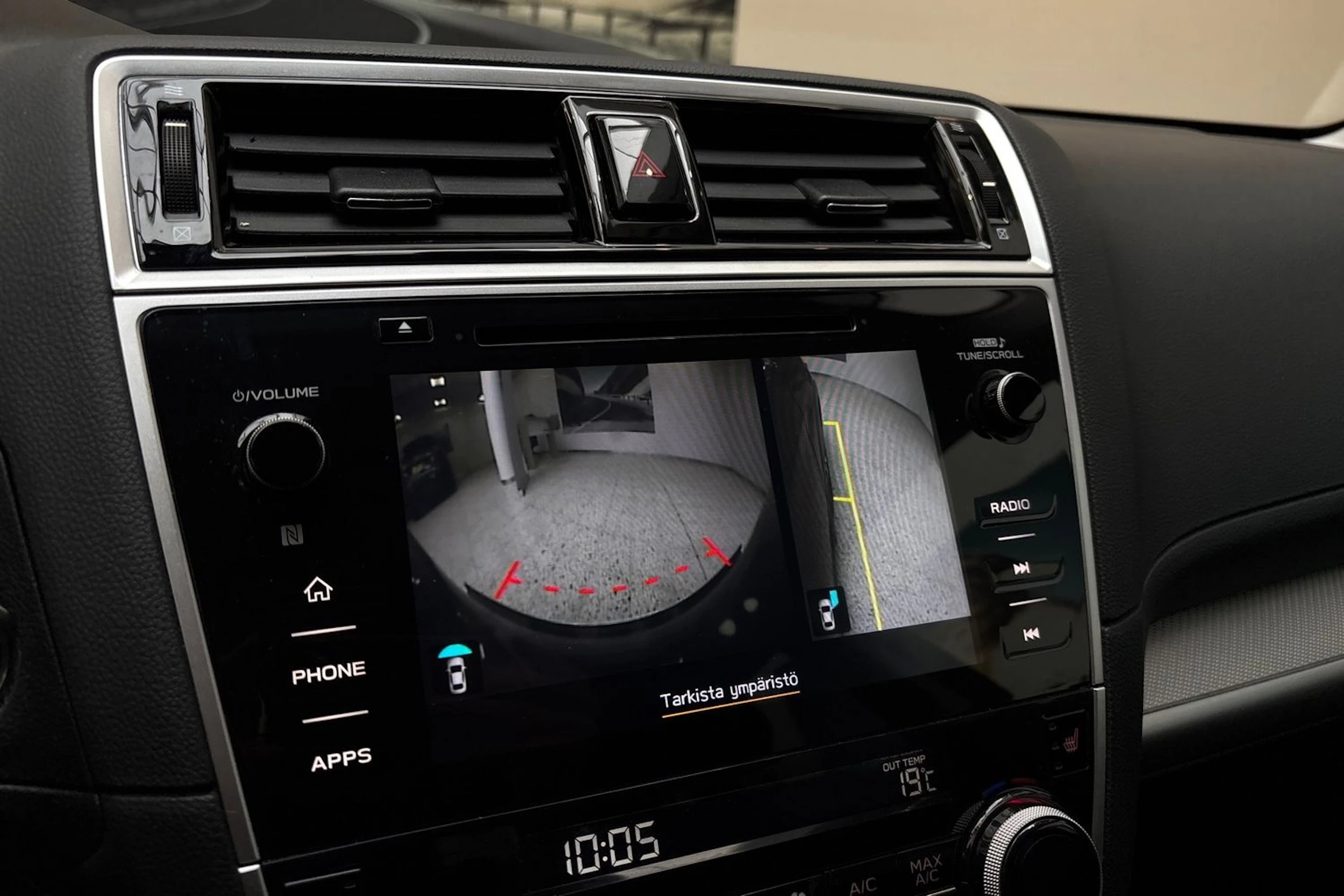 punainen Subaru Outback 2021 kuva 22.