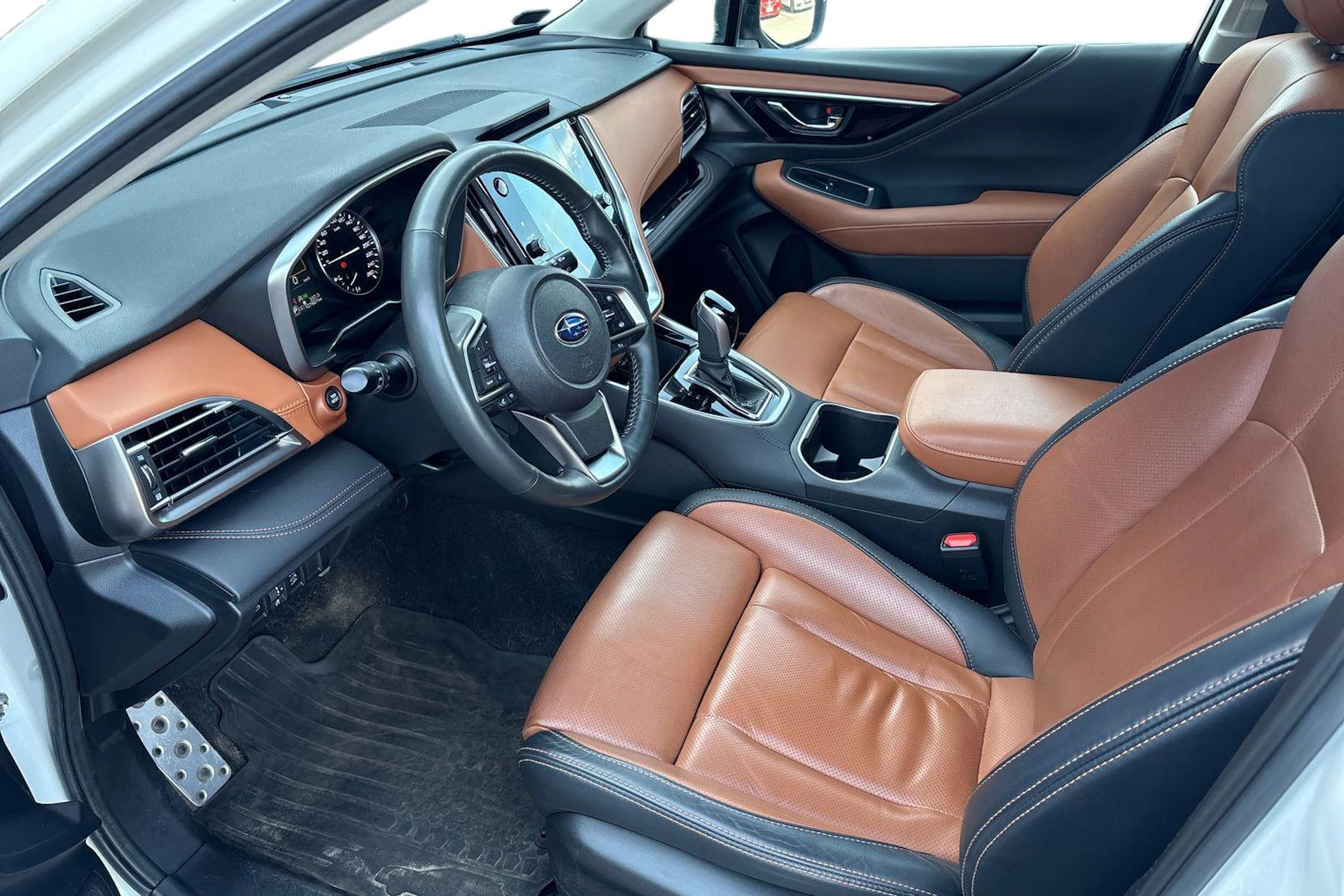 valkoinen Subaru Outback 2022 kuva 3.