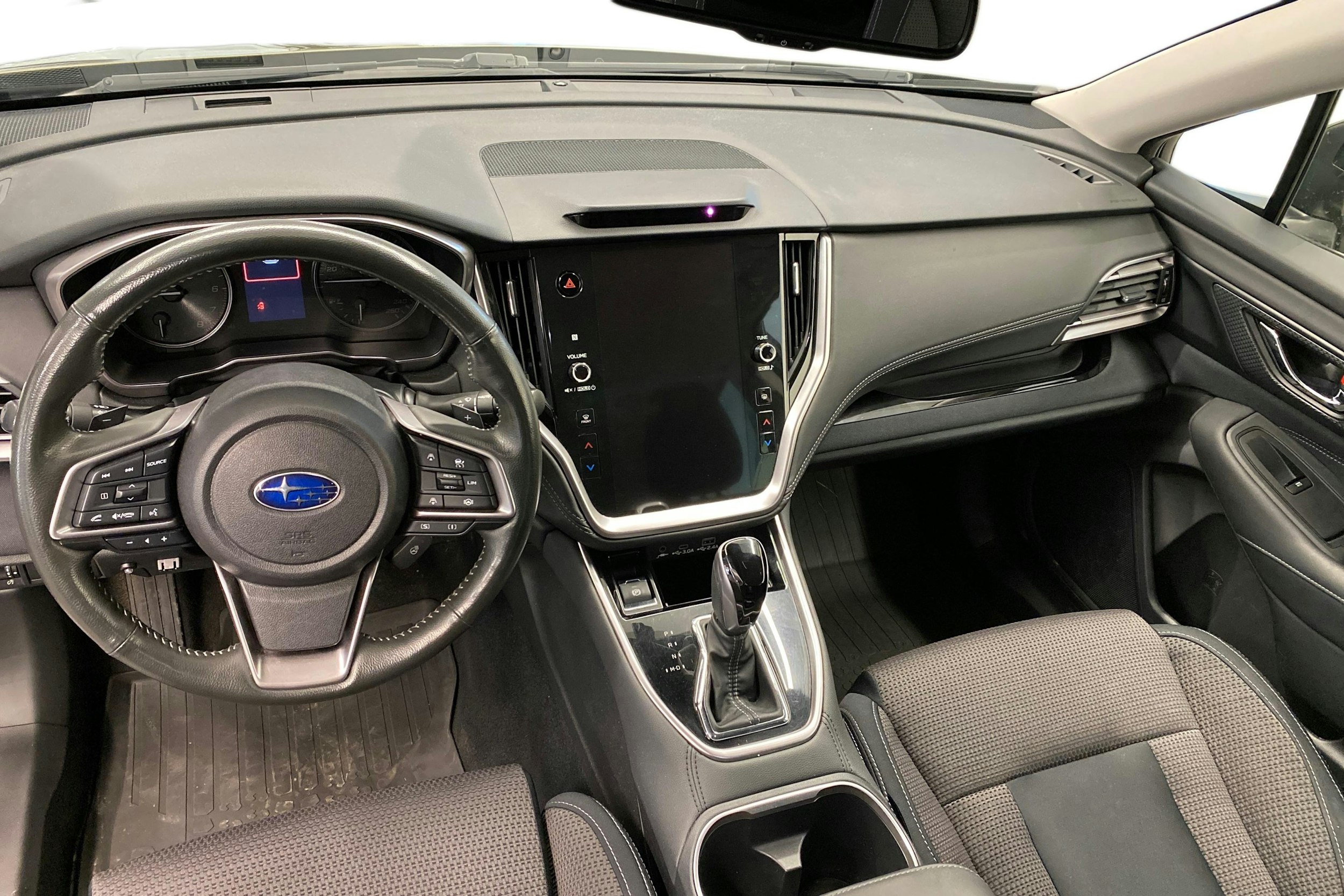 Vihreä Subaru Outback 2023 kuva 9.