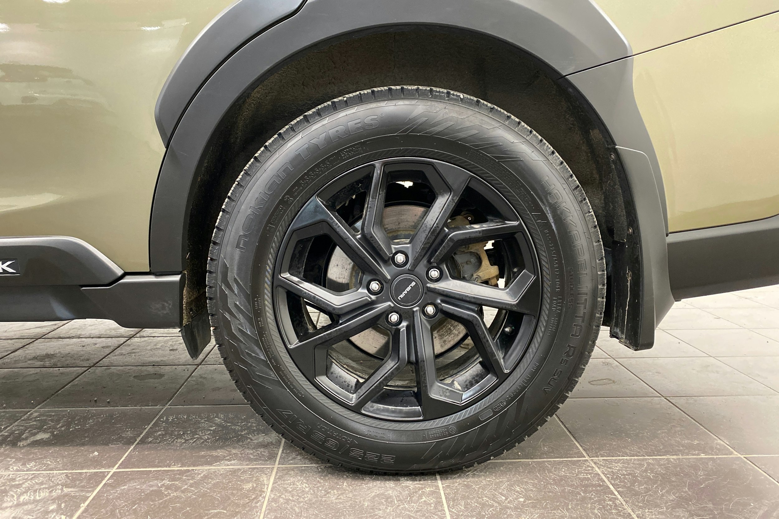 Vihreä Subaru Outback 2023 kuva 13.