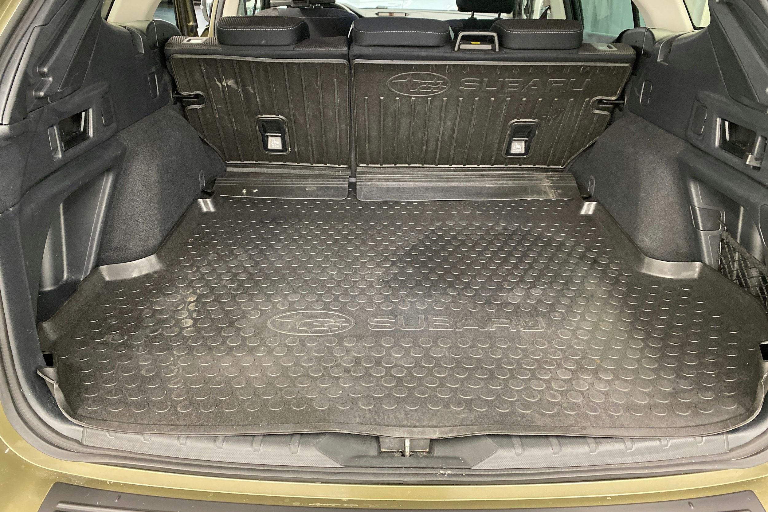 Vihreä Subaru Outback 2023 kuva 24.