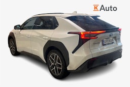 Valkoinen Subaru Solterra 2023 kuva 2.