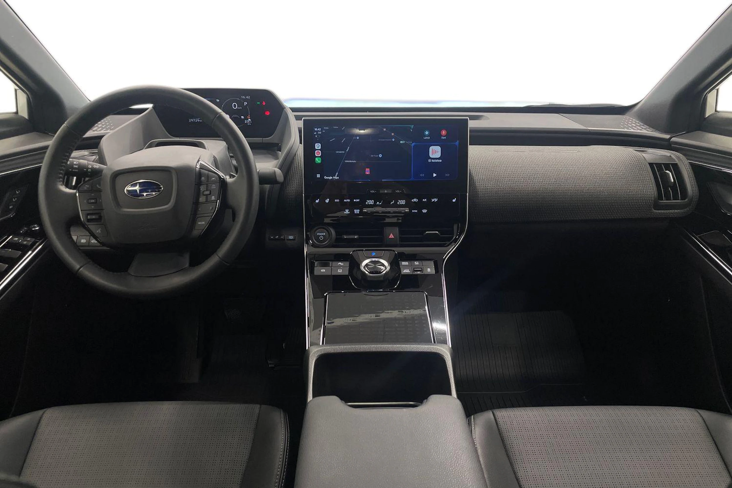 Valkoinen Subaru Solterra 2023 kuva 7.