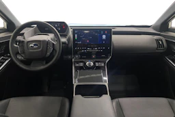 Valkoinen Subaru Solterra 2023 kuva 7.