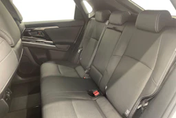 Valkoinen Subaru Solterra 2023 kuva 8.