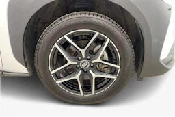 Valkoinen Subaru Solterra 2023 kuva 9.