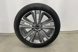 Valkoinen Subaru Solterra 2023 kuva 10.