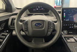 Valkoinen Subaru Solterra 2023 kuva 11.
