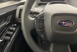 Valkoinen Subaru Solterra 2023 kuva 12.