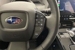 Valkoinen Subaru Solterra 2023 kuva 13.