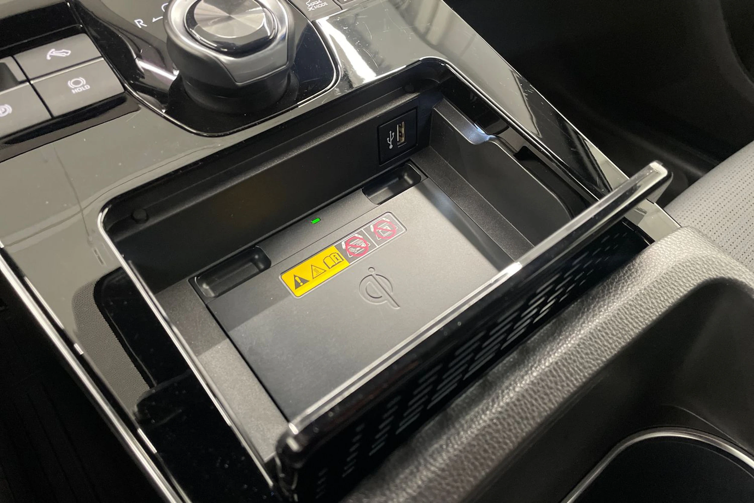 Valkoinen Subaru Solterra 2023 kuva 16.