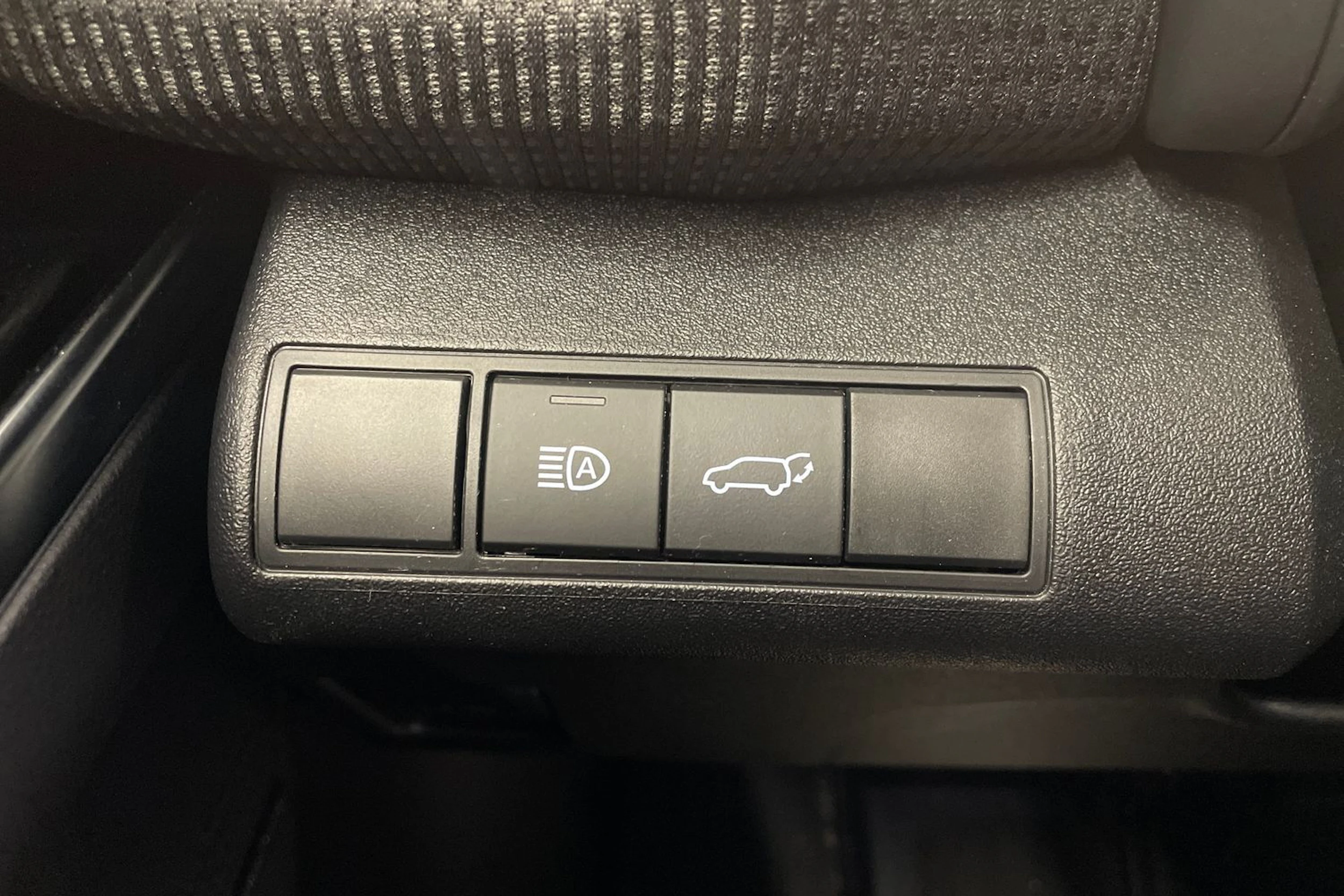 Valkoinen Subaru Solterra 2023 kuva 17.