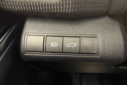 Valkoinen Subaru Solterra 2023 kuva 17.