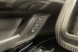 Valkoinen Subaru Solterra 2023 kuva 18.