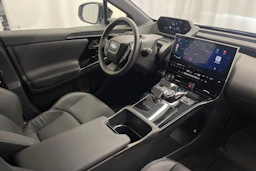 Valkoinen Subaru Solterra 2023 kuva 22.