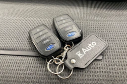 Valkoinen Subaru Solterra 2023 kuva 23.