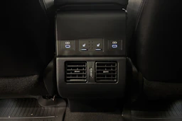 Valkoinen Subaru Solterra 2023 kuva 29.
