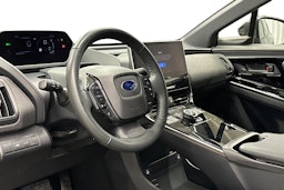 musta Subaru Solterra 2023 kuva 7.