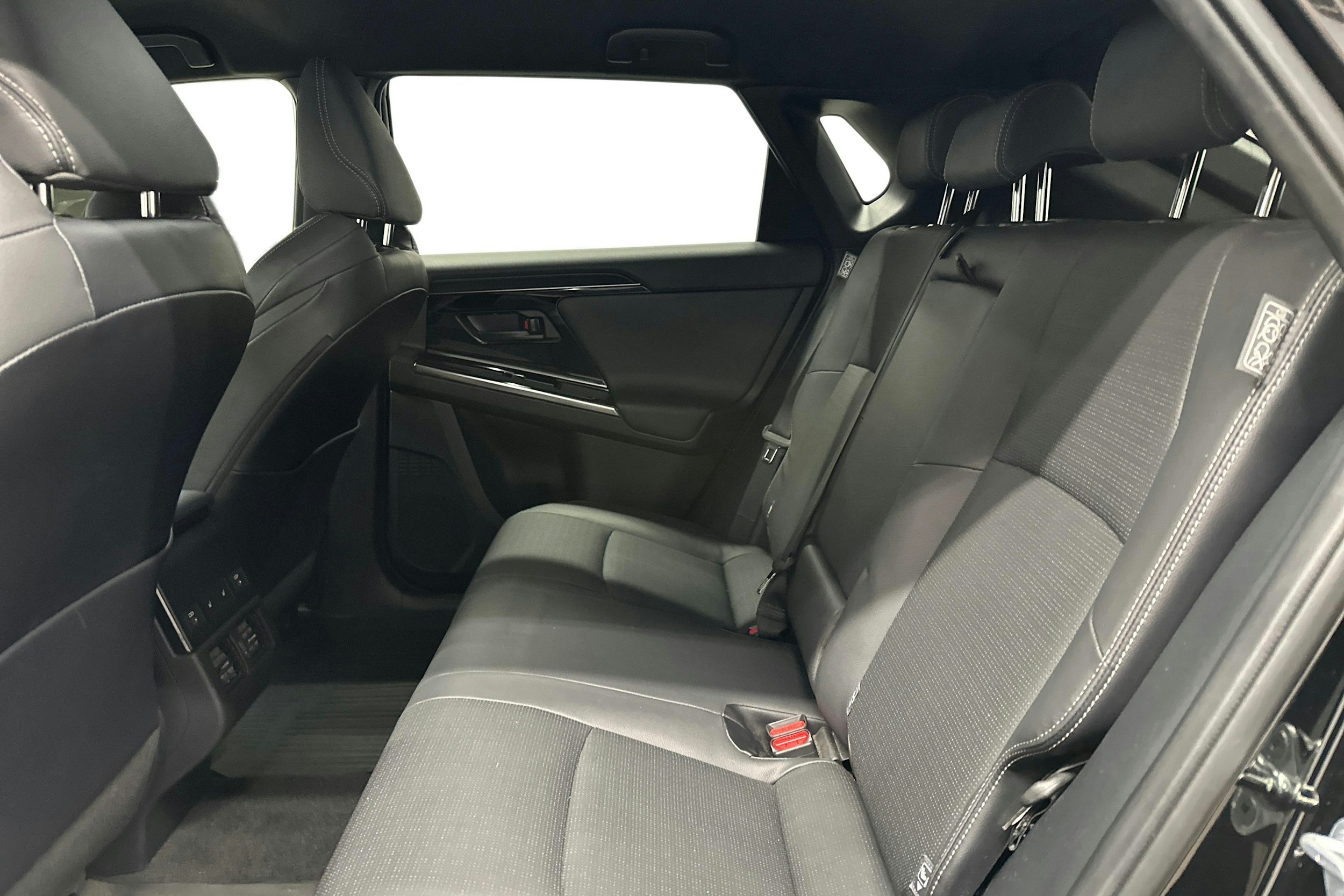 musta Subaru Solterra 2023 kuva 10.