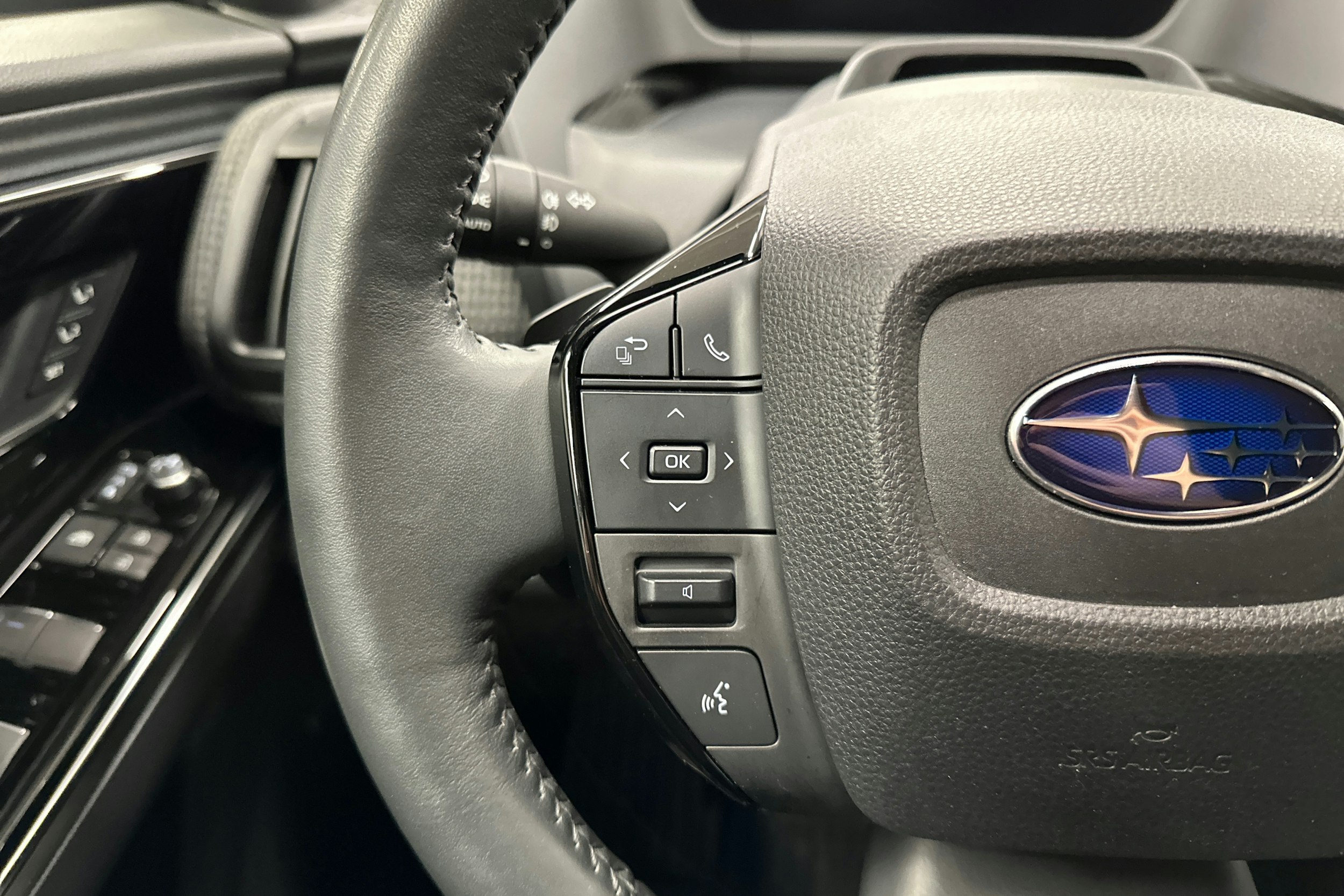 musta Subaru Solterra 2023 kuva 14.