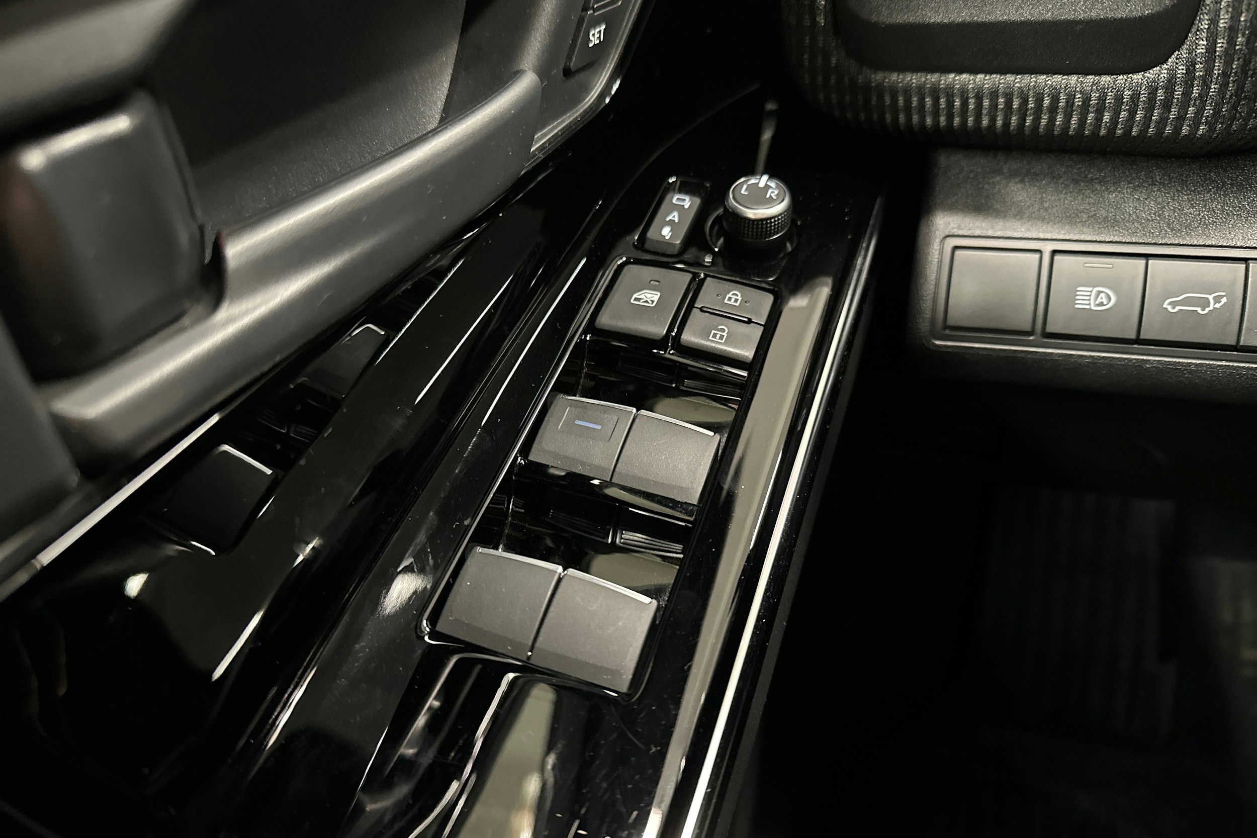 musta Subaru Solterra 2023 kuva 16.