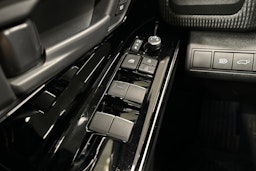 musta Subaru Solterra 2023 kuva 16.