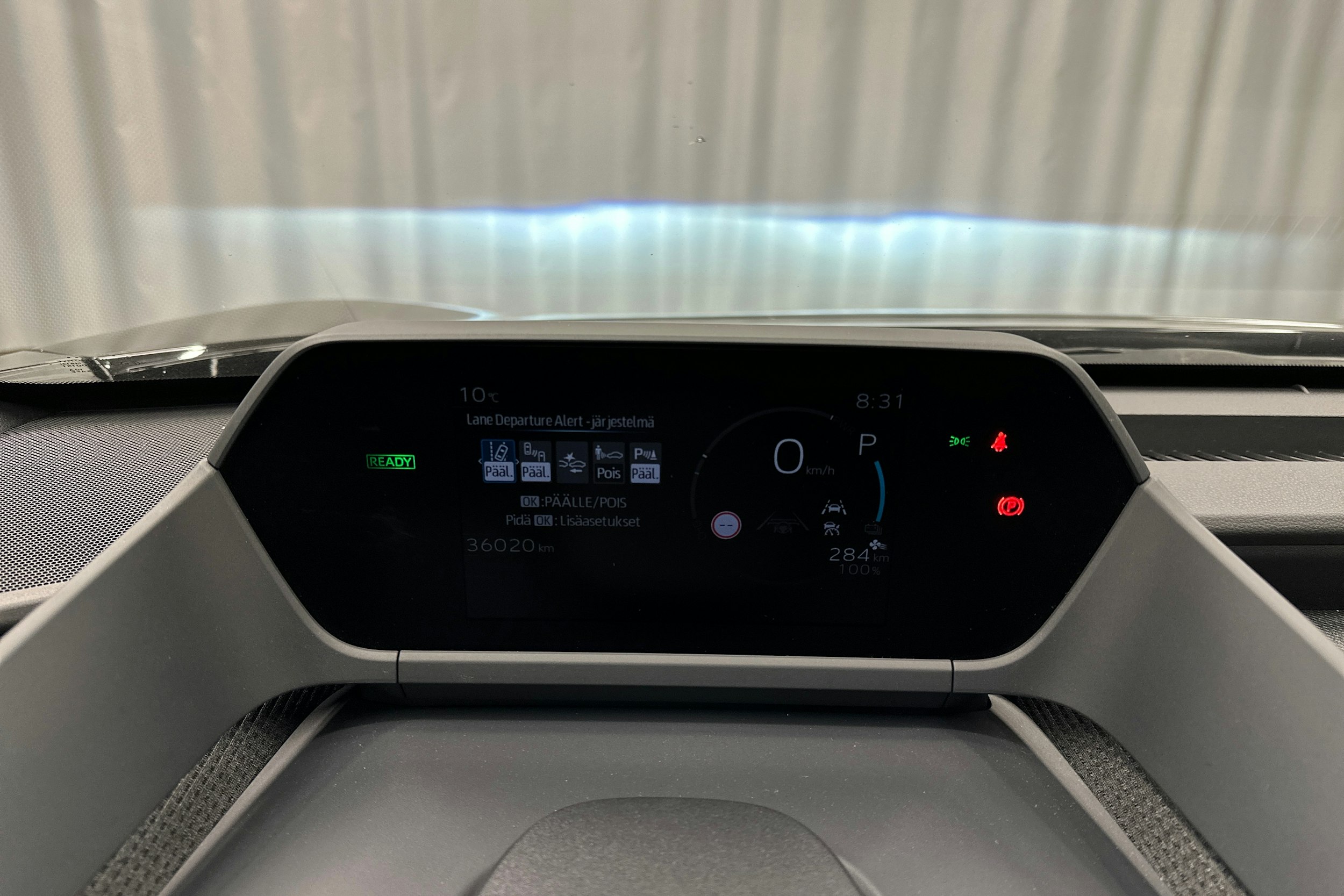 musta Subaru Solterra 2023 kuva 17.